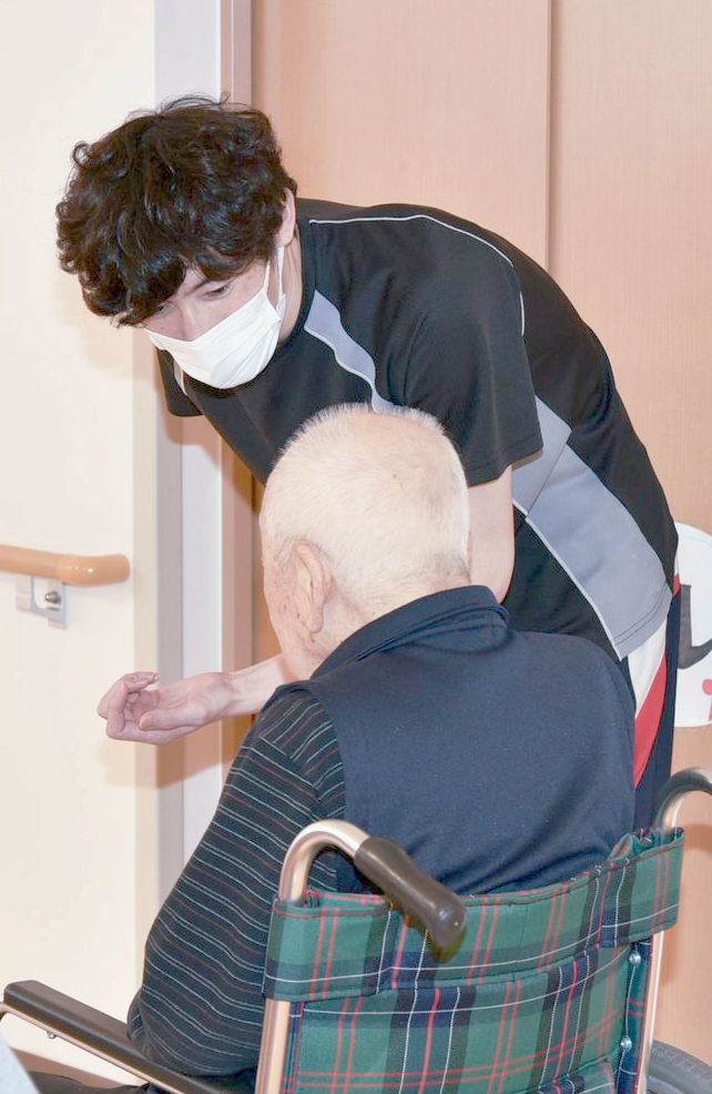 ご入居者様とスタッフの様子